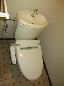 温水洗浄便座付きトイレ