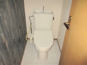 温水洗浄暖房便座付きトイレ