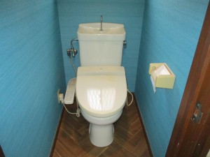 温水洗浄便座付きトイレ